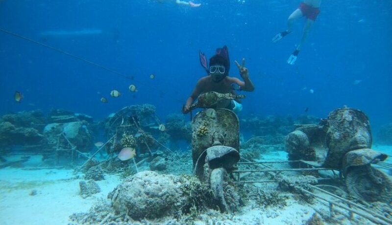 Underwater-Vespa-800x460
